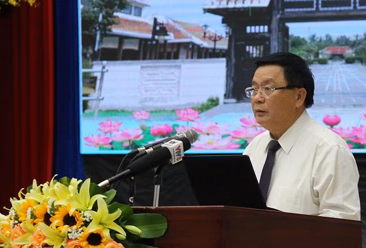 Đồng chí Nguyễn Xuân Thắng phát biểu tại Hội thảo.