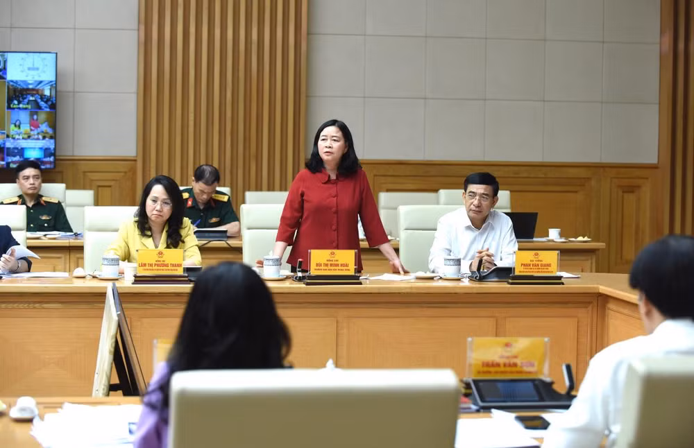 Bí thư Trung ương Đảng, Trưởng Ban Dân vận Trung ương Bùi Thị Minh Hoài phát biểu tại Hội nghị.