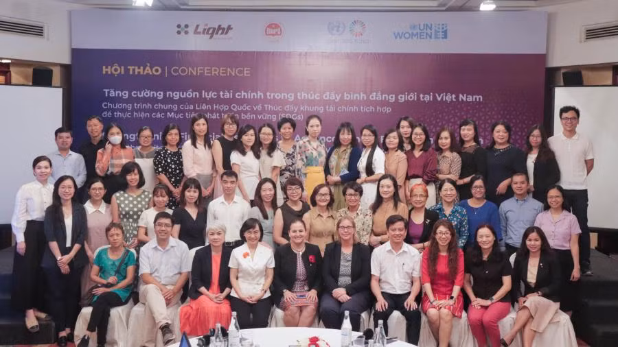 Các đại biểu tham dự hội thảo.