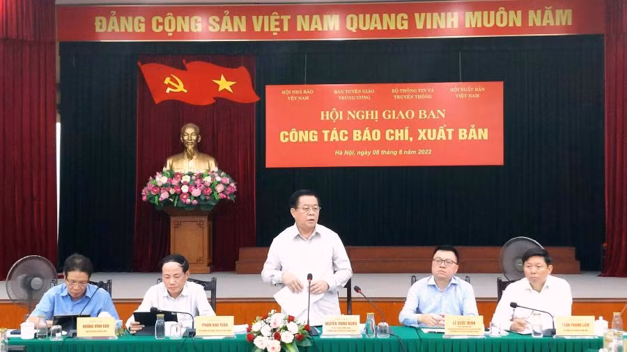 Đồng chí Nguyễn Trọng Nghĩa phát biểu kết luận Hội nghị.