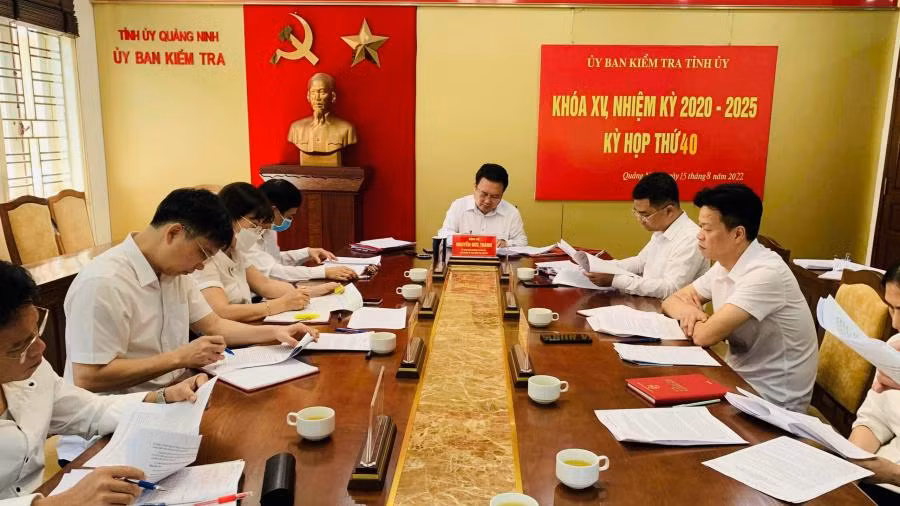 Kỳ họp 40 Ủy ban Kiểm tra Tỉnh ủy Quảng Ninh họp xem xét kỷ luật đảng viên vi phạm.