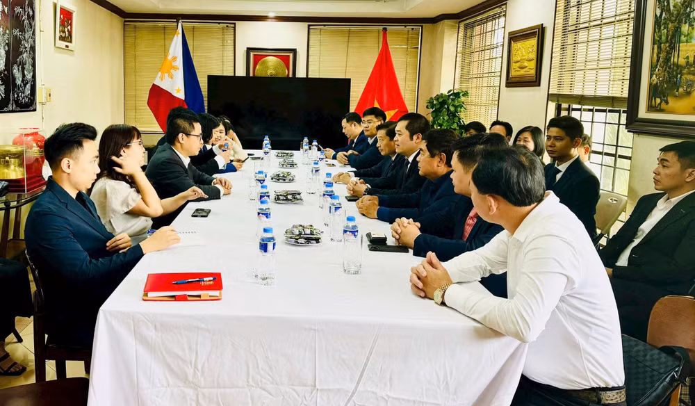 Đoàn Nghệ An làm việc với Đại sứ quán, Thương vụ Việt Nam tại Philippines.