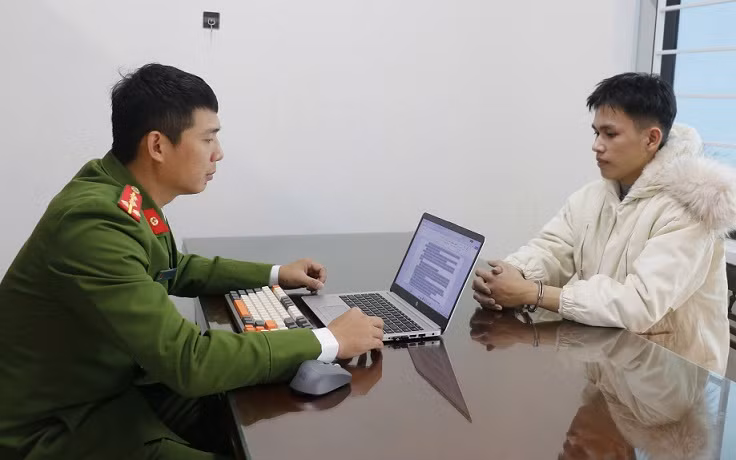 Đối tượng Nguyễn Tiến Phi tại cơ quan công an.