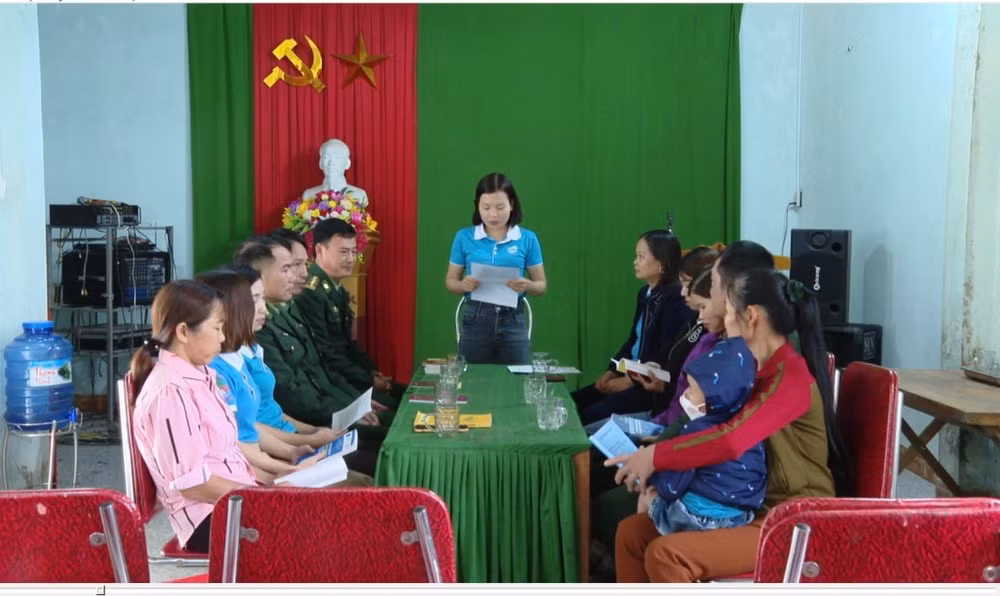 Một buổi sinh hoạt Câu lạc bộ phụ nữ với pháp luật.