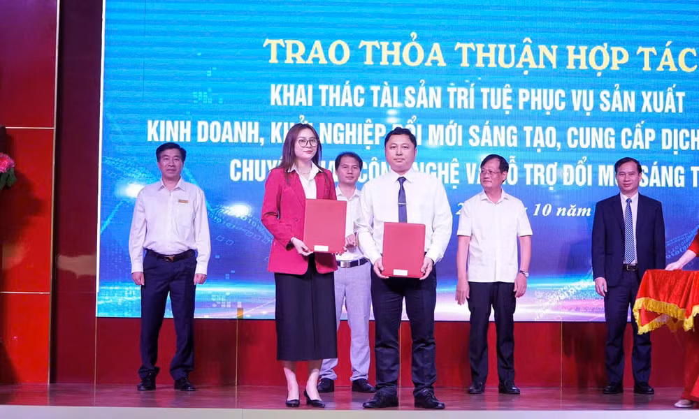 Lãnh đạo Sở Khoa học và Công nghệ tỉnh Nghệ An, Mạng lưới Vietnam Innovatino hub ký hợp tác khai thác trí tuệ phục vụ sản xuất kinh doanh, khởi nghiệp đổi mới sáng tạo.