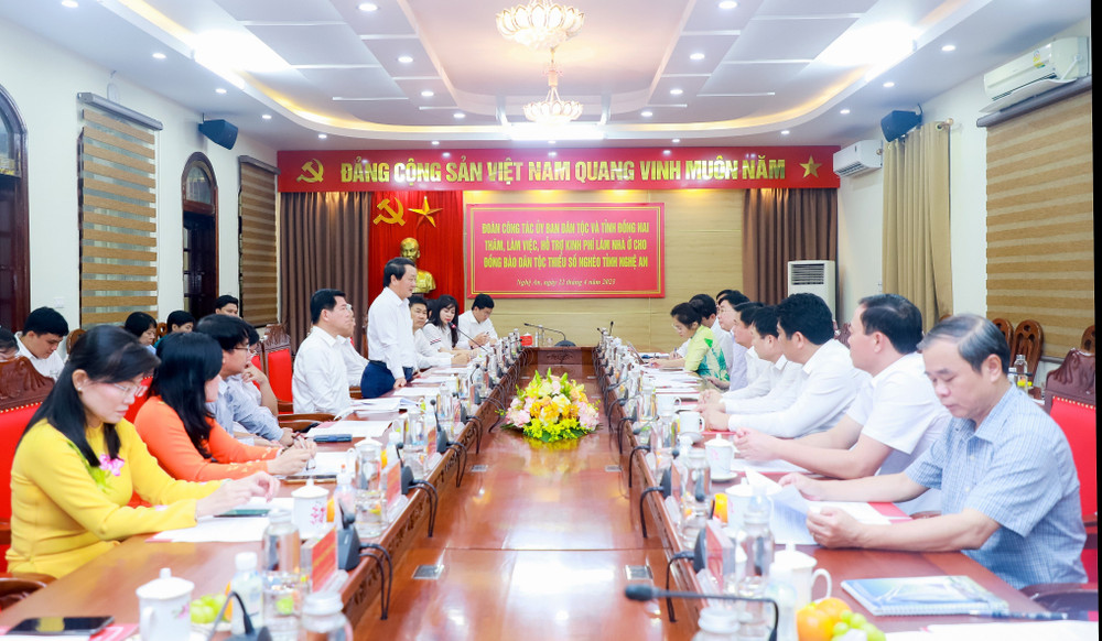Đoàn lãnh đạo Ủy ban Dân tộc và tỉnh Đồng Nai làm việc với lãnh đạo tỉnh Nghệ An.