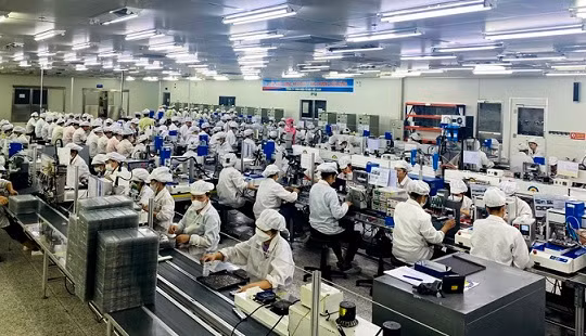 Sản xuất linh kiện điện tử tại Nhà máy BSE Nghệ An.