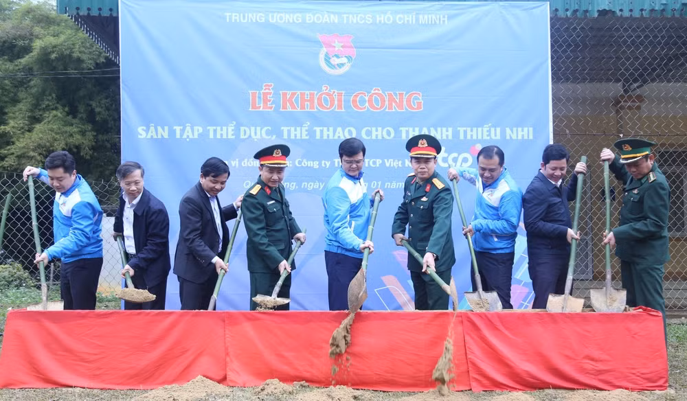 Khởi công xây dựng sân tập thể dục, thể thao tặng thanh, thiếu nhi xã Tri Lễ.