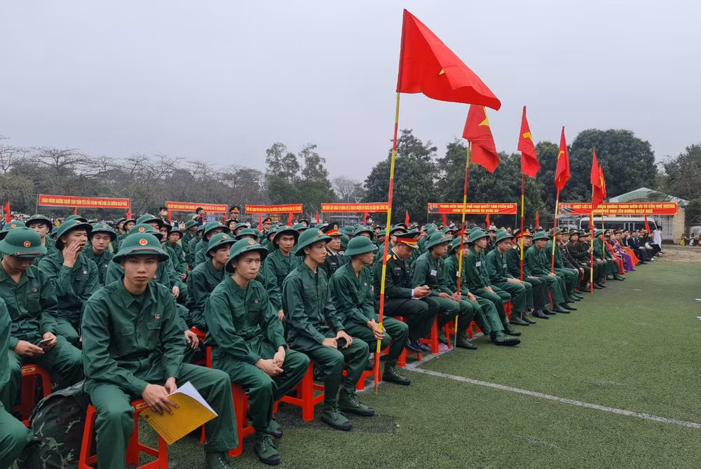 Các tân binh hứa hoàn thành xuất sắc nhiệm vụ được giao.