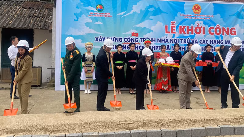 Khởi công nhà nội trú cho học sinh tại xã Minh Ngọc, huyện Bắc Mê, Hà Giang. (Ảnh: NFVC)