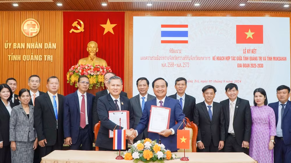 Lãnh đạo hai tỉnh Quảng Trị và Mukdahan ký kết Kế hoạch hợp tác giai đoạn 2025-2030. 