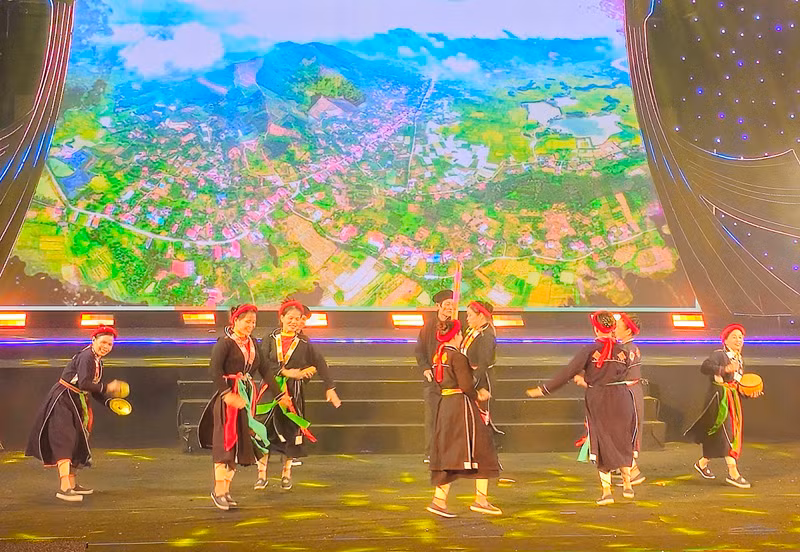 Tiết mục biểu diễn của các dân tộc đến từ tỉnh Bắc Giang.