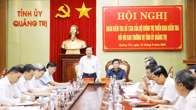 Đồng chí Phan Đình Trạc phát biểu chỉ đạo tại buổi làm việc.