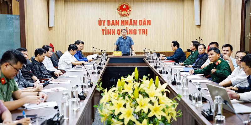 Đồng chí Hà Sỹ Đồng chủ trì phiên họp của Ủy ban nhân dân tỉnh Quảng Trị. Đồng chí Hà Sỹ Đồng chủ trì phiên họp của Ủy ban nhân dân tỉnh Quảng Trị.