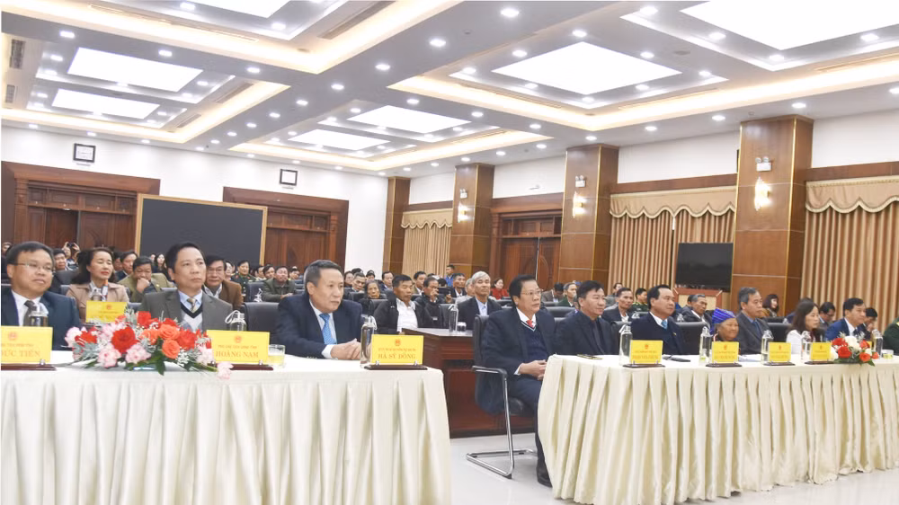 Các đại biểu dự lễ.