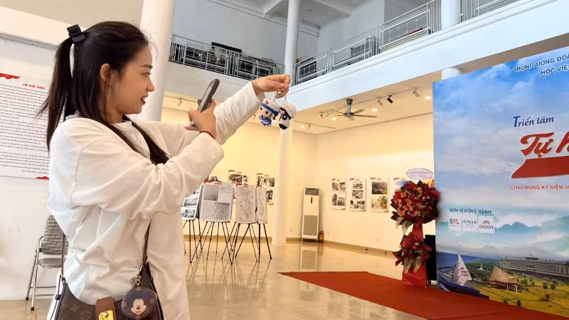 Đây là một sản phẩm đặc biệt được thực hiện bởi các thành viên, cộng tác viên của Hội Biển đảo Việt Nam.