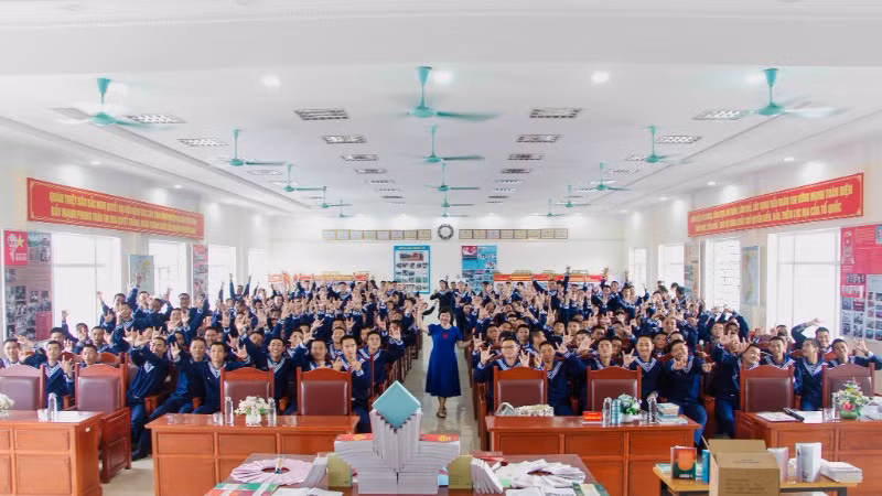 Buổi giao lưu là một kỷ niệm đẹp của những người lính trẻ.