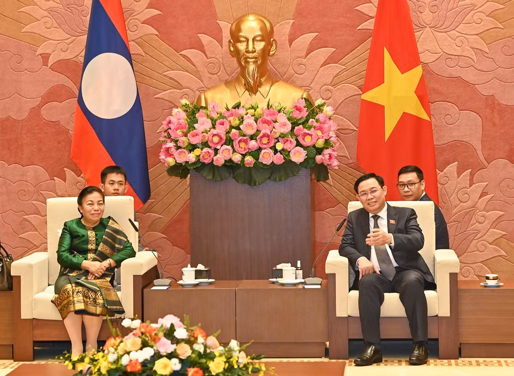 Chủ tịch Quốc hội Vương Đình Huệ phát biểu tại buổi tiếp Phó Chủ tịch Quốc hội Lào Sounthon Xayachak. Ảnh: DUY LINH