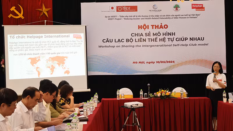 Giám đốc Quốc gia của HelpAge International tại Việt Nam Trần Bích Thủy chia sẻ thông tin tại hội thảo. Giám đốc Quốc gia của HelpAge International tại Việt Nam Trần Bích Thủy chia sẻ thông tin tại hội thảo.