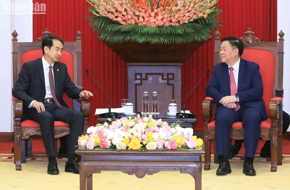 Đồng chí Nguyễn Trọng Nghĩa tiếp Đại sứ đặc mệnh toàn quyền nước Cộng hòa nhân dân Trung Hoa Hà Vĩ 
