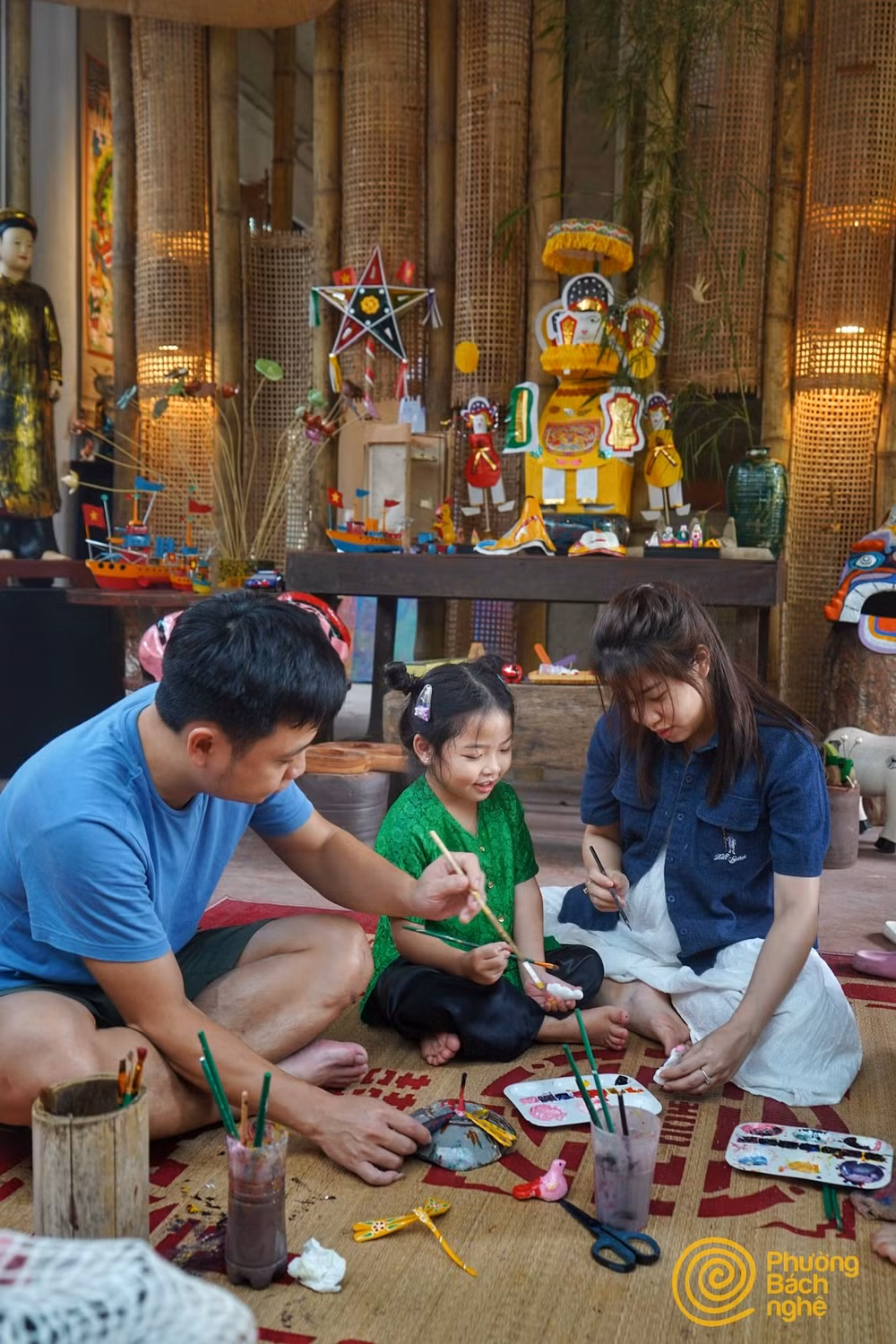 Cả bố mẹ và trẻ đều có những khoảnh khắc đáng nhớ. Ảnh: Phường Bách Nghệ Cả bố mẹ và trẻ đều có những khoảnh khắc đáng nhớ. Ảnh: Phường Bách Nghệ