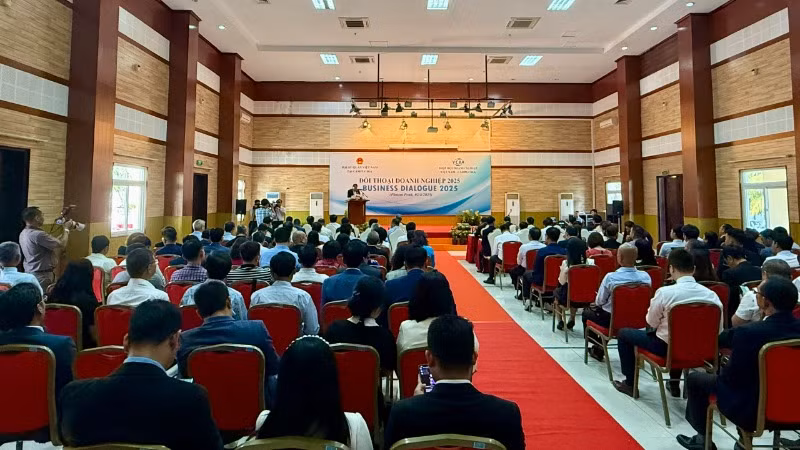 Hội nghị Đối thoại doanh nghiệp 2025 thu hút đông đảo đại diện các doanh nghiệp Việt Nam và doanh nghiệp gốc Việt tại Campuchia tham dự.