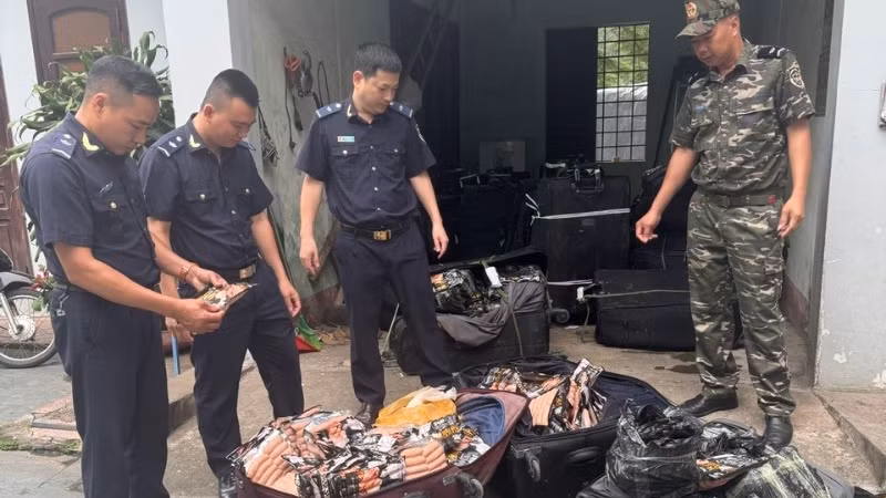 Hải quan Cửa khẩu Quốc tế Lào Cai phát hiện và xử lý hàng lậu.