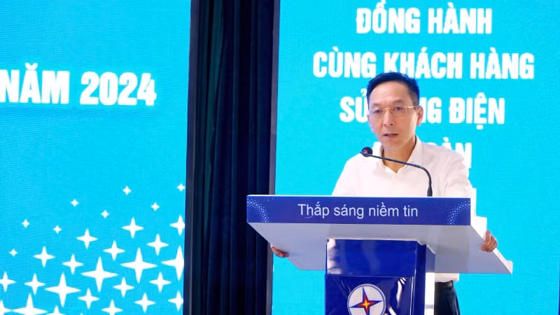 Ông Nguyễn Anh Tuấn, Giám đốc Điện lực Lào Cai phát biểu tại hội nghị.