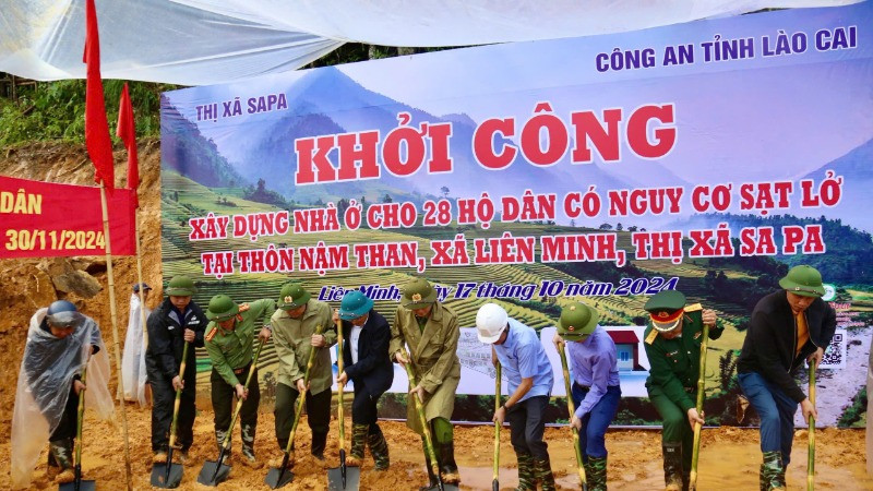 Lễ khởi công xây dựng nhà cho 28 hộ dân ở thôn Nậm Than, xã Yên Minh, Sa Pa ngày 17/10.