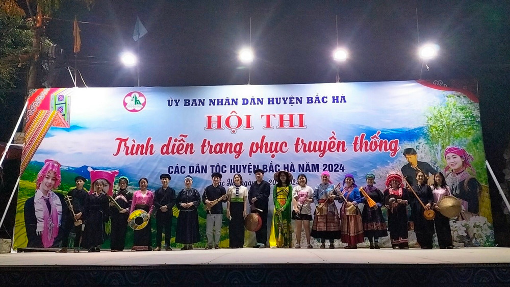 Hội thi được tổ chức tại sân khấu chợ đêm thị trấn Bắc Hà (Lào Cai) trong 2 ngày (19 và 20/4).