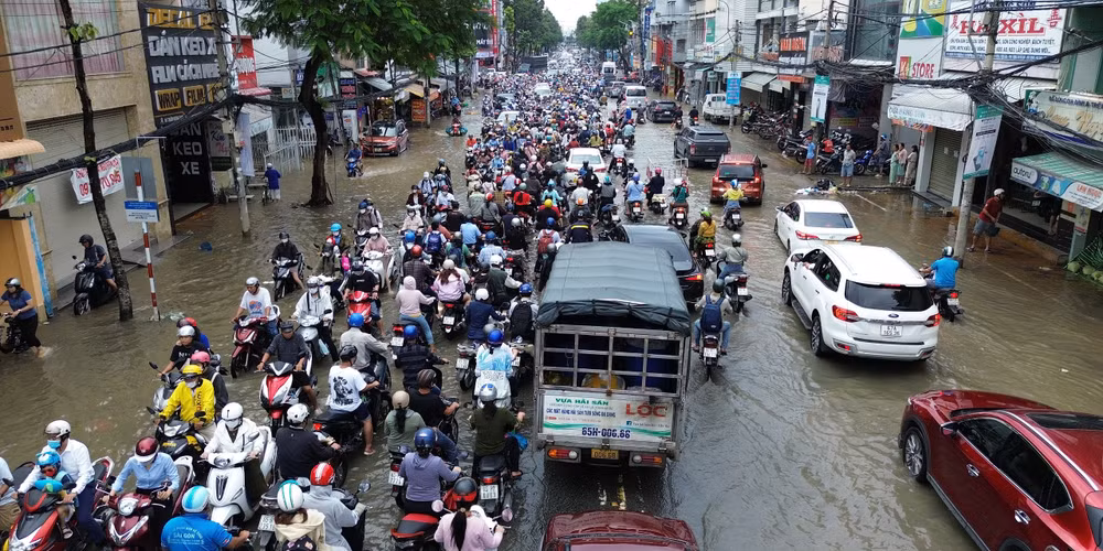 Tuyến đường Trần Hưng Đạo, nội ô thành phố Cần Thơ ngập nặng.