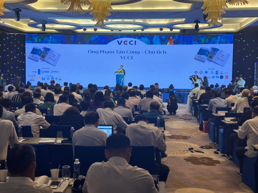 Quang cảnh Lễ công bố Báo cáo Kinh tế Thường niên đồng bằng sông Cửu Long 2023.