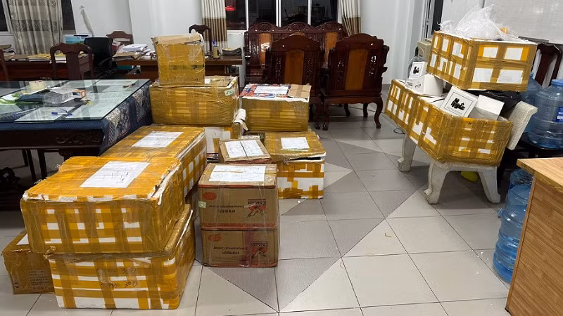 Tang vật gồm 21 thùng linh kiện Iphone không có hóa đơn bị công an quận Ninh Kiều, thành phố Cần Thơ bắt giữ. 