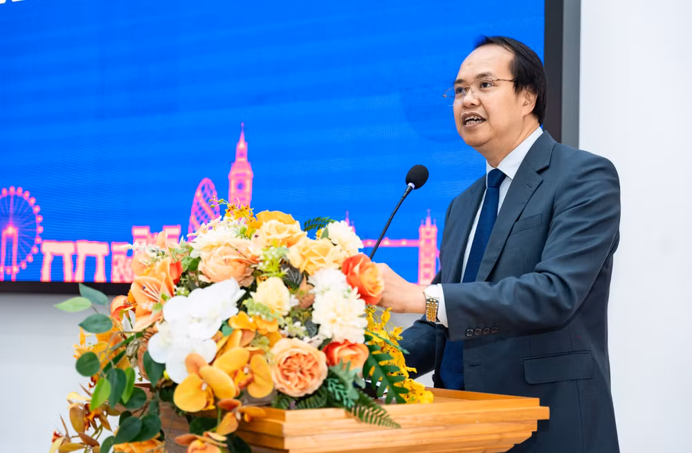 Phó Tổng Giám đốc, Phó Hiệu trưởng Trường đại học Phenikaa, Phó Giáo sư, Tiến sĩ Nguyễn Phú Khánh phát biểu tại Tọa đàm.
