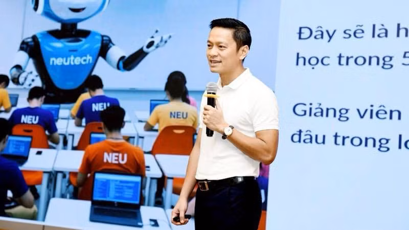 Hiệu trưởng Trường Công nghệ, Đại học Kinh tế quốc dân, Tiến sĩ Nguyễn Quang Huy chia sẻ ứng dụng AI vào giáo dục