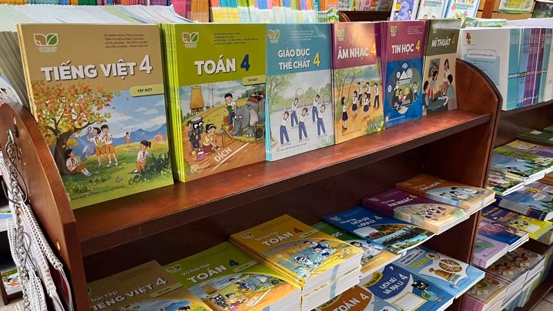 Sách giáo khoa lớp 4, 8 và 11 theo Chương trình giáo dục phổ thông 2018 đã có sẵn tại các cửa hàng thuộc hệ thống của Nhà xuất bản Giáo dục Việt Nam.