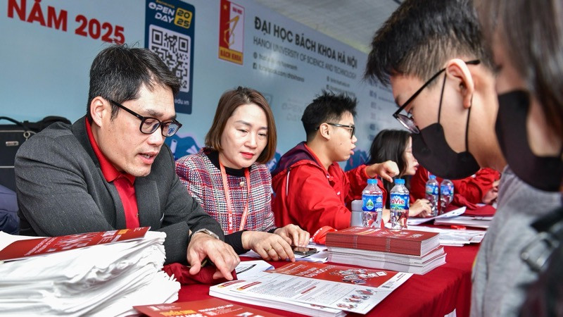 Quyền lợi của thí sinh trong mùa tuyển sinh năm 2025 vẫn được bảo đảm một cách tuyệt đối. Quyền lợi của thí sinh trong mùa tuyển sinh năm 2025 vẫn được bảo đảm một cách tuyệt đối.