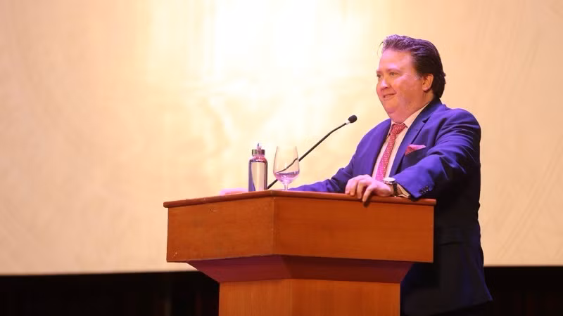 Đại sứ Marc Knapper bày tỏ vui mừng khi được đến thăm Đại học Quốc gia Hà Nội.