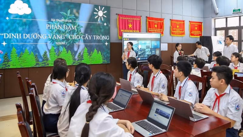 Tiết học thuộc mô hình Trường học số google diễn ra tại Trường trung học cơ sở Giảng Võ (Ba Đình, Hà Nội). 