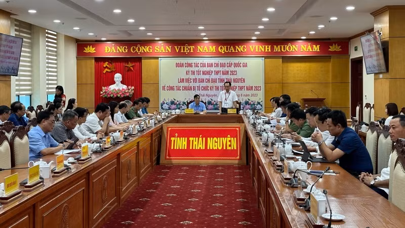Quang cảnh buổi làm việc.