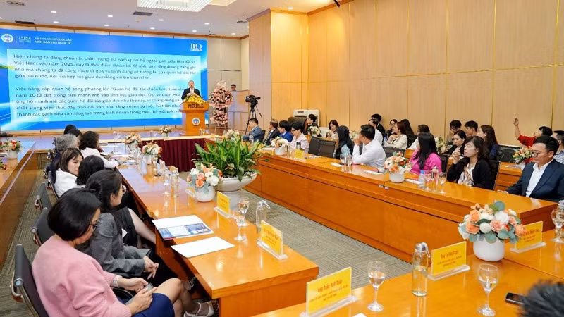 Quang cảnh lễ ra mắt. 