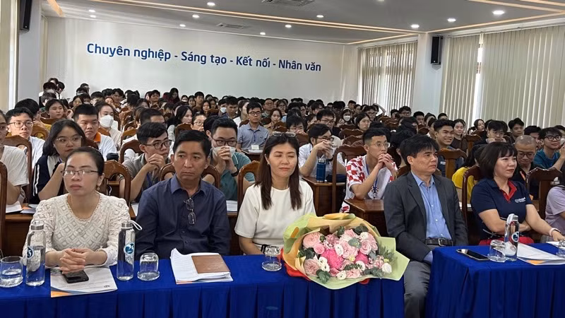 Trường hè Toán học Sinh viên 2023 thu hút nhiều sinh viên ngành Toán tham gia.