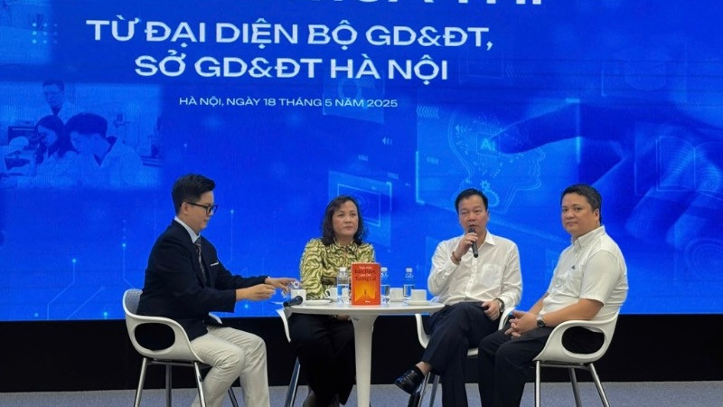 Các chuyên gia tư vấn tuyển sinh. Các chuyên gia tư vấn tuyển sinh.