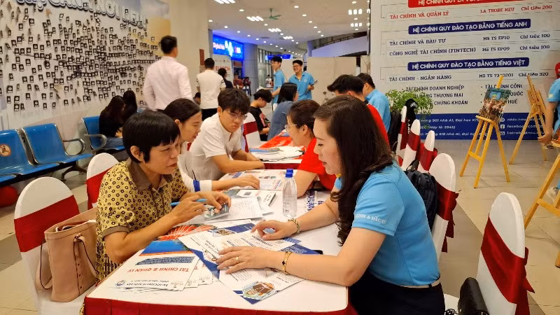 Giúp thí sinh lựa chọn ngành nghề đăng ký xét tuyển hiệu quả ảnh 2