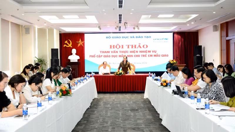 Các đại biểu tập trung trao đổi, đề xuất, góp ý nhằm xây dựng, hoàn thiện dự thảo Nghị quyết của Quốc hội về phổ cập giáo dục mầm non cho trẻ em mẫu giáo từ 3-5 tuổi.