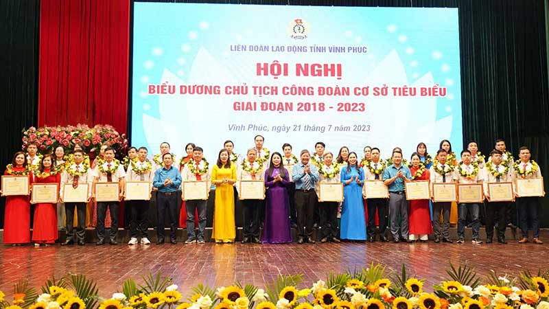 Biểu dương chủ tịch công đoàn tiêu biểu của tỉnh Vĩnh Phúc.