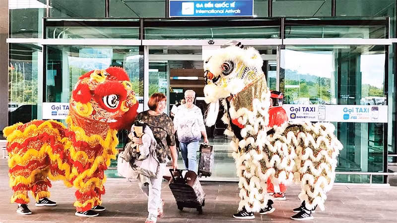 Du khách đến từ Liên bang Nga được chào đón nồng nhiệt tại Phú Quốc, Kiên Giang.