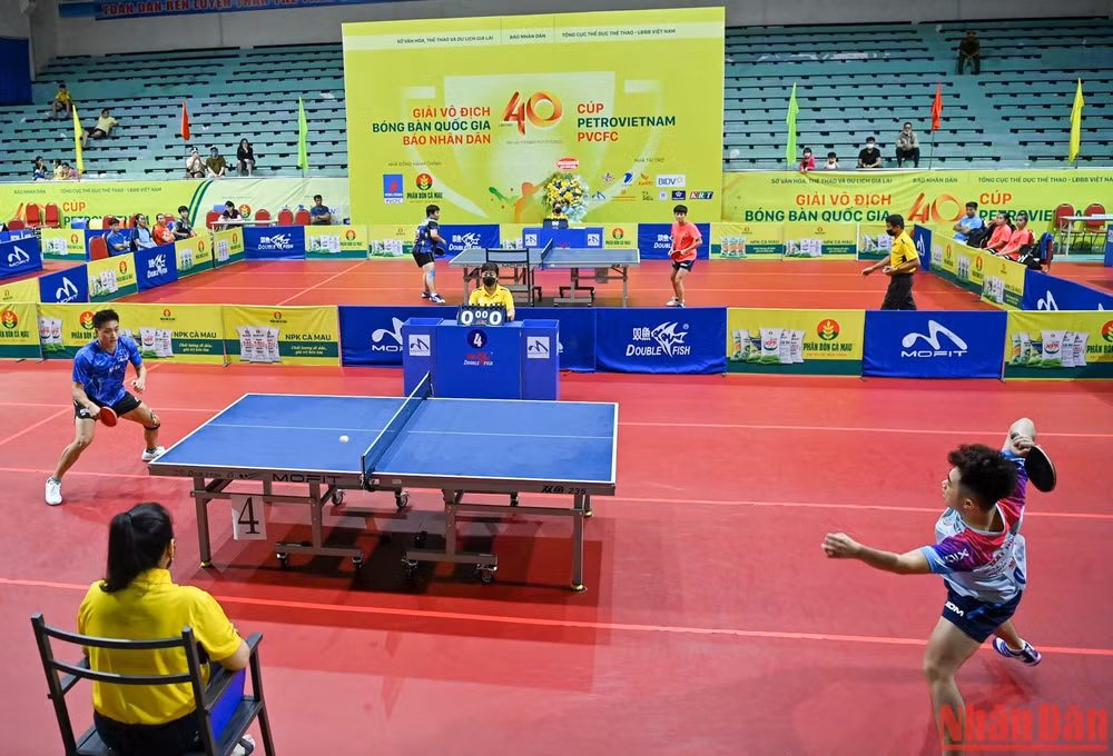 Trận chung kết đồng đội nam và đồng đội nữ tại nhà thi đấu thể thao tỉnh Gia Lại tối 14/7.