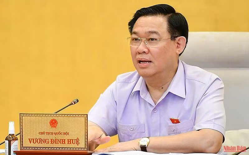 Chủ tịch Quốc hội Vương Đình Huệ phát biểu ý kiến về dự án Luật Thực hiện dân chủ ở cơ sở tại phiên làm việc. (Ảnh: Duy Linh)