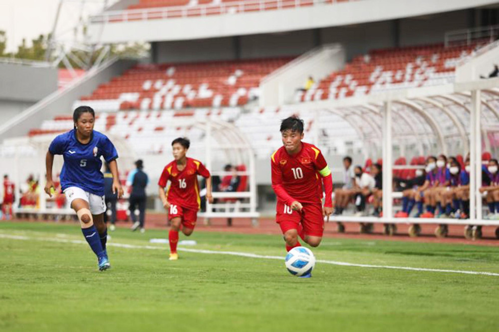 Đội trưởng Ngọc Minh Chuyên ghi 2 bàn thắng cho đội tuyển U18 nữ Việt Nam. (Ảnh: VFF)